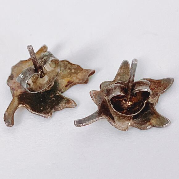 Vintage Green Enamel Maple Leaf Stud Earrings Mid Century 1970s Petite Jewelry - Picture 9 of 11